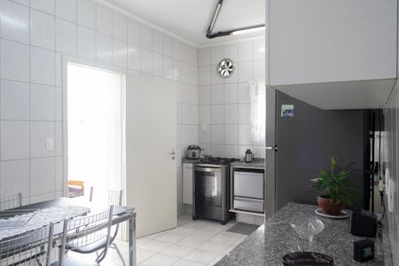 Casa à venda com 300m², 6 quartos e 4 vagas Casa à venda com 300m², 6 quartos e 4 vagasCozinha casa 1