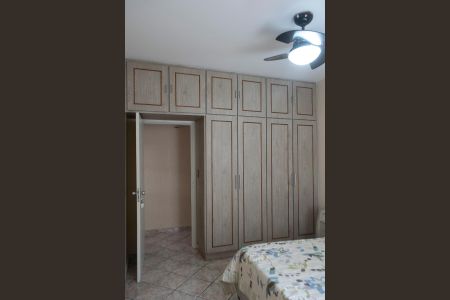 Casa à venda com 300m², 6 quartos e 4 vagas Casa à venda com 300m², 6 quartos e 4 vagasQuarto casa 1