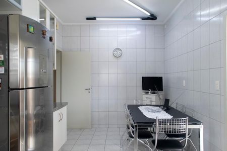 Casa à venda com 300m², 6 quartos e 4 vagas Casa à venda com 300m², 6 quartos e 4 vagasCozinha casa 1