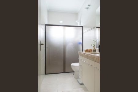 Casa à venda com 300m², 6 quartos e 4 vagas Casa à venda com 300m², 6 quartos e 4 vagasBanheiro casa 1