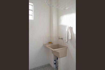 Casa à venda com 300m², 6 quartos e 4 vagas Casa à venda com 300m², 6 quartos e 4 vagasÁrea de Serviço casa 2