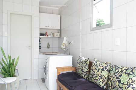 Casa à venda com 300m², 6 quartos e 4 vagas Casa à venda com 300m², 6 quartos e 4 vagasÁrea de Serviço casa 1