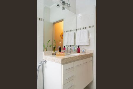 Casa à venda com 300m², 6 quartos e 4 vagas Casa à venda com 300m², 6 quartos e 4 vagasBanheiro casa 1