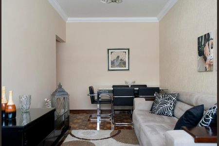 Casa à venda com 300m², 6 quartos e 4 vagas Casa à venda com 300m², 6 quartos e 4 vagasSala casa 1