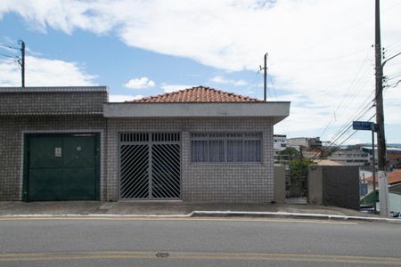 Casa à venda com 300m², 6 quartos e 4 vagas Casa à venda com 300m², 6 quartos e 4 vagasFachada