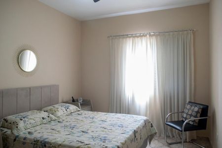 Casa à venda com 300m², 6 quartos e 4 vagas Casa à venda com 300m², 6 quartos e 4 vagasQuarto casa 1