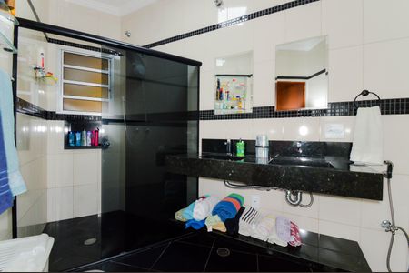 Casa à venda com 228m², 3 quartos e 3 vagas Casa à venda com 228m², 3 quartos e 3 vagasBanheiro da Suíte 2