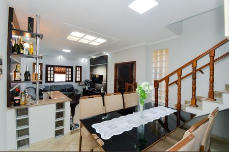 Casa à venda com 228m², 3 quartos e 3 vagas Casa à venda com 228m², 3 quartos e 3 vagasSala