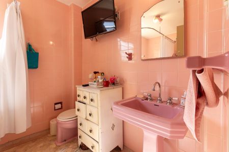 Apartamento à venda com 240m², 2 quartos e 2 vagasBanheiro da Suíte