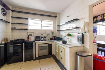 Apartamento à venda com 240m², 2 quartos e 2 vagasCozinha