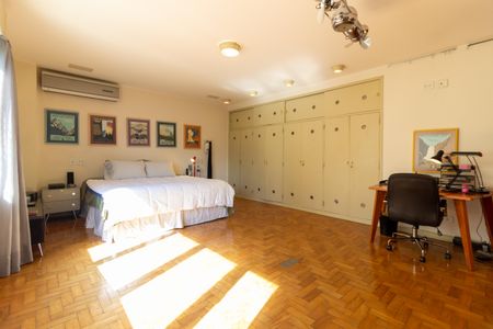 Apartamento à venda com 240m², 2 quartos e 2 vagasSuíte