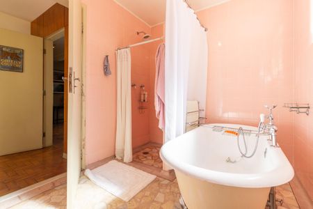 Apartamento à venda com 240m², 2 quartos e 2 vagasBanheiro da Suíte