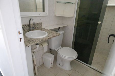 Apartamento à venda com 47m², 2 quartos e 1 vaga Apartamento à venda com 47m², 2 quartos e 1 vagaBanheiro Social