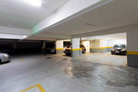 Apartamento à venda com 48m², 2 quartos e 1 vaga Apartamento à venda com 48m², 2 quartos e 1 vagaÁrea Comum - Estacionamento