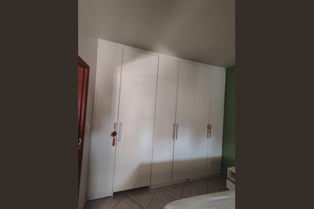 Casa à venda com 220m², 4 quartos e 2 vagasSuíte 2