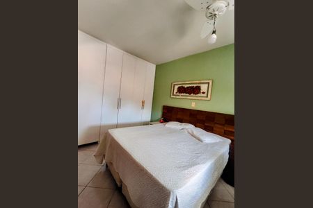 Casa à venda com 220m², 4 quartos e 2 vagasSuíte 2