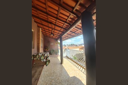 Casa à venda com 220m², 4 quartos e 2 vagasÁrea externa - Varanda