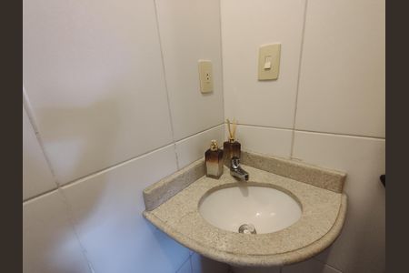 Casa à venda com 220m², 4 quartos e 2 vagasLavabo