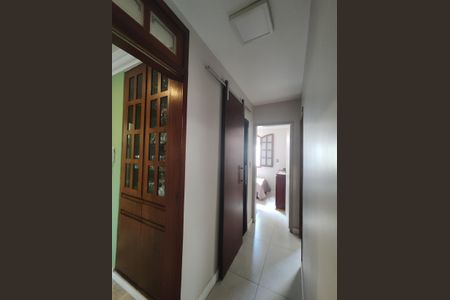 Casa à venda com 220m², 4 quartos e 2 vagasCorredor