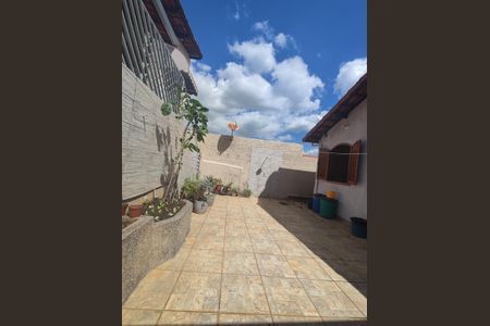 Casa à venda com 220m², 4 quartos e 2 vagasÁrea externa