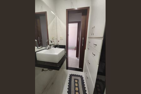 Casa à venda com 220m², 4 quartos e 2 vagasBanheiro