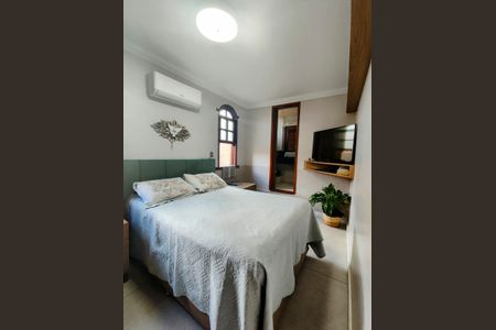 Casa à venda com 220m², 4 quartos e 2 vagasSuíte 1