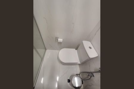 Casa à venda com 220m², 4 quartos e 2 vagasBanheiro