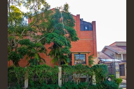 Casa de condomínio à venda com 359m², 3 quartos e 4 vagas Casa de condomínio à venda com 359m², 3 quartos e 4 vagasFachada