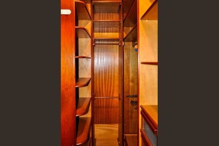 Casa de condomínio à venda com 359m², 3 quartos e 4 vagas Casa de condomínio à venda com 359m², 3 quartos e 4 vagasCloset da Suíte