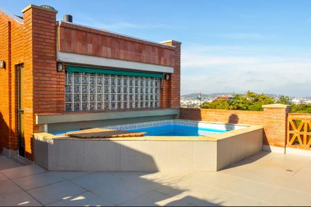 Casa de condomínio à venda com 359m², 3 quartos e 4 vagas Casa de condomínio à venda com 359m², 3 quartos e 4 vagasTerraço - piscina