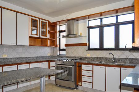 Casa de condomínio à venda com 359m², 3 quartos e 4 vagas Casa de condomínio à venda com 359m², 3 quartos e 4 vagasCozinha