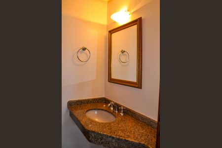 Casa de condomínio à venda com 359m², 3 quartos e 4 vagas Casa de condomínio à venda com 359m², 3 quartos e 4 vagasLavabo