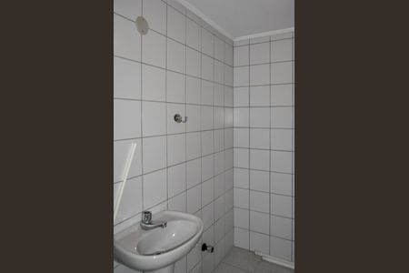 Casa de condomínio à venda com 359m², 3 quartos e 4 vagas Casa de condomínio à venda com 359m², 3 quartos e 4 vagasBanheiro de serviço