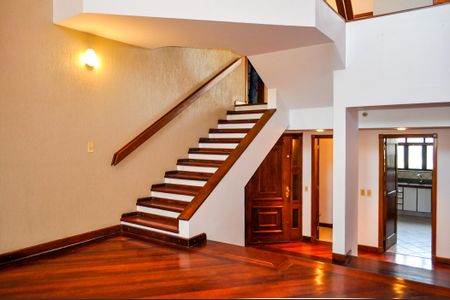 Casa de condomínio à venda com 359m², 3 quartos e 4 vagas Casa de condomínio à venda com 359m², 3 quartos e 4 vagasSala