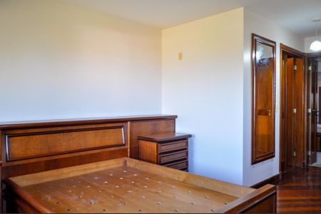 Casa de condomínio à venda com 359m², 3 quartos e 4 vagas Casa de condomínio à venda com 359m², 3 quartos e 4 vagasSuite