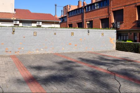 Casa de condomínio à venda com 359m², 3 quartos e 4 vagas Casa de condomínio à venda com 359m², 3 quartos e 4 vagasVaga Estacionamento