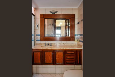 Casa de condomínio à venda com 359m², 3 quartos e 4 vagas Casa de condomínio à venda com 359m², 3 quartos e 4 vagasBanheiro da Suíte