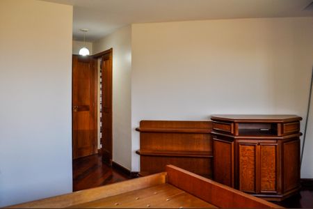 Casa de condomínio à venda com 359m², 3 quartos e 4 vagas Casa de condomínio à venda com 359m², 3 quartos e 4 vagasSuite