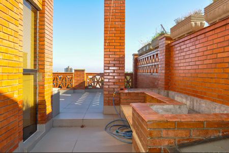 Casa de condomínio à venda com 359m², 3 quartos e 4 vagas Casa de condomínio à venda com 359m², 3 quartos e 4 vagasTerraço