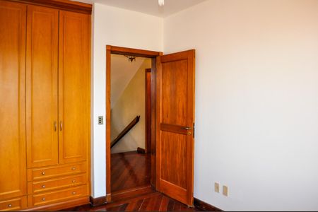 Casa de condomínio à venda com 359m², 3 quartos e 4 vagas Casa de condomínio à venda com 359m², 3 quartos e 4 vagasQuarto 2