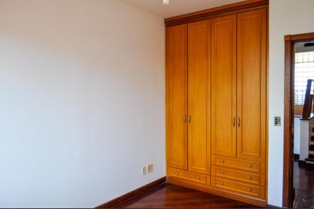 Casa de condomínio à venda com 359m², 3 quartos e 4 vagas Casa de condomínio à venda com 359m², 3 quartos e 4 vagasQuarto 2