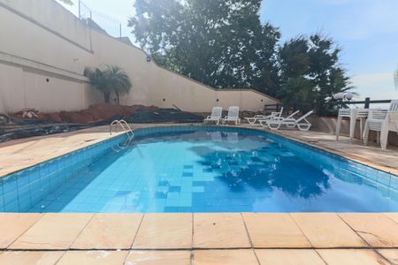 Apartamento à venda com 70m², 3 quartos e 4 vagas Apartamento à venda com 70m², 3 quartos e 4 vagasÁrea comum - Piscina