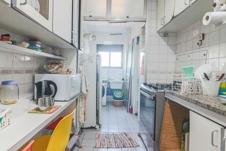 Apartamento à venda com 70m², 3 quartos e 4 vagas Apartamento à venda com 70m², 3 quartos e 4 vagasCozinha e Área de Serviço