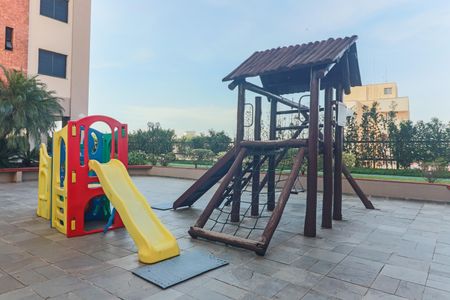 Apartamento à venda com 70m², 3 quartos e 4 vagas Apartamento à venda com 70m², 3 quartos e 4 vagasÁrea comum - Playground