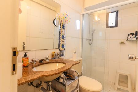 Apartamento à venda com 70m², 3 quartos e 4 vagas Apartamento à venda com 70m², 3 quartos e 4 vagasBanheiro da Suíte