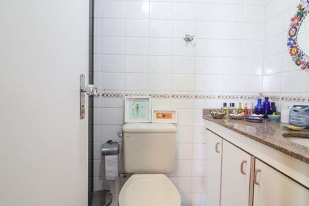 Apartamento à venda com 70m², 3 quartos e 4 vagas Apartamento à venda com 70m², 3 quartos e 4 vagasBanheiro Social