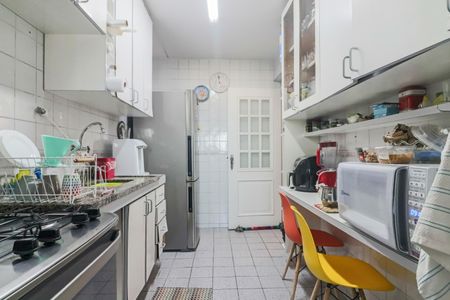 Apartamento à venda com 70m², 3 quartos e 4 vagas Apartamento à venda com 70m², 3 quartos e 4 vagasCozinha e Área de Serviço