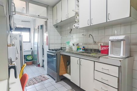 Apartamento à venda com 70m², 3 quartos e 4 vagas Apartamento à venda com 70m², 3 quartos e 4 vagasCozinha e Área de Serviço
