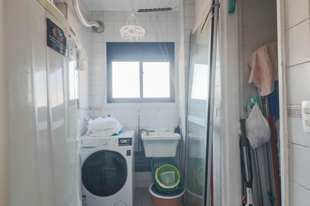 Apartamento à venda com 70m², 3 quartos e 4 vagas Apartamento à venda com 70m², 3 quartos e 4 vagasCozinha e Área de Serviço