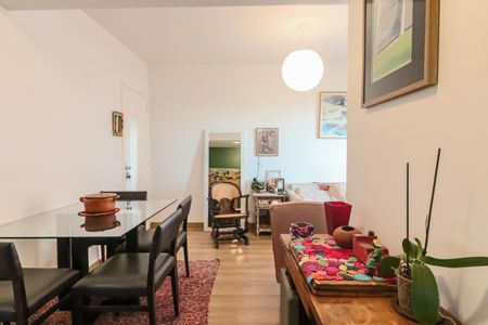 Apartamento à venda com 70m², 3 quartos e 4 vagas Apartamento à venda com 70m², 3 quartos e 4 vagasSala